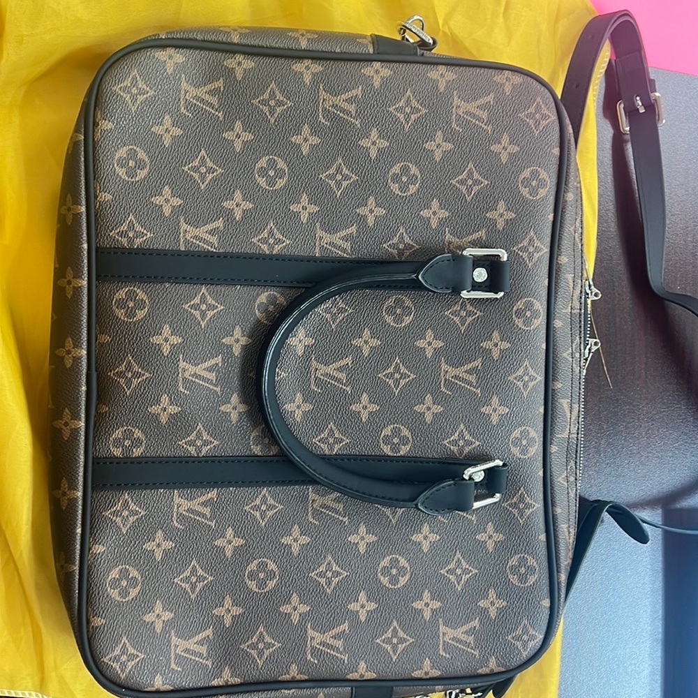 Louis Vuitton Bag- NOT AUTHENTIC
